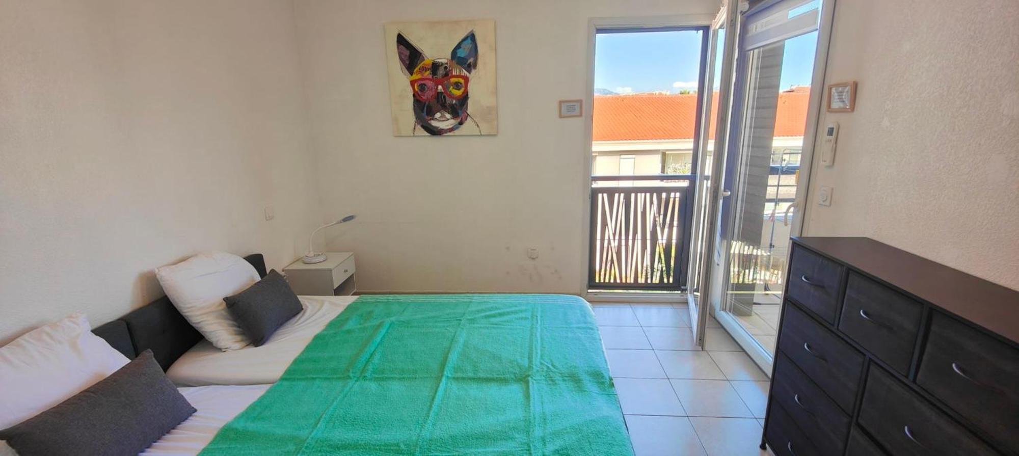 Flat In With Balcony Air Co And Parking