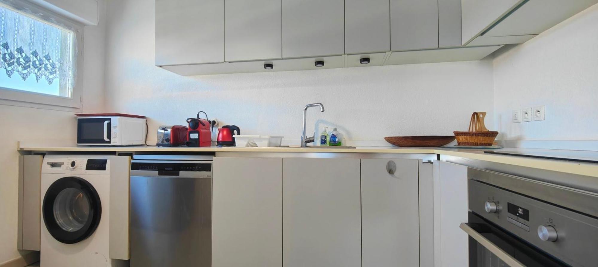 Flat In With Balcony Air Co And Parking * Fréjus