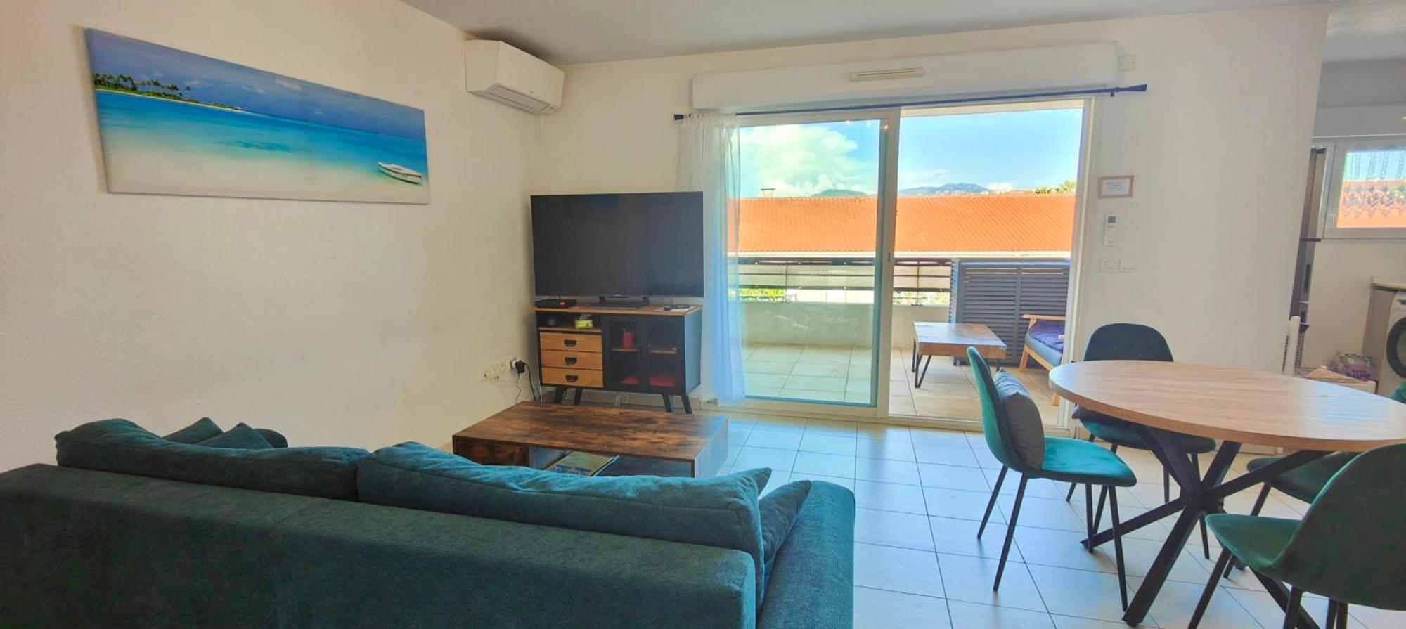 Flat In With Balcony Air Co And Parking Appartement *